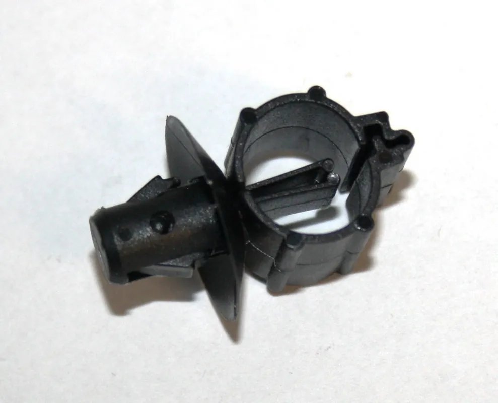 Příchytka kabelu 6U0971848A Odeslání Ihned