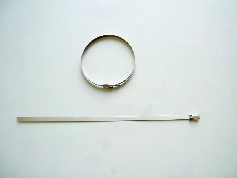 Víkendová Akce Stahovací páska na termo izolační pásky 8mm x 30cm