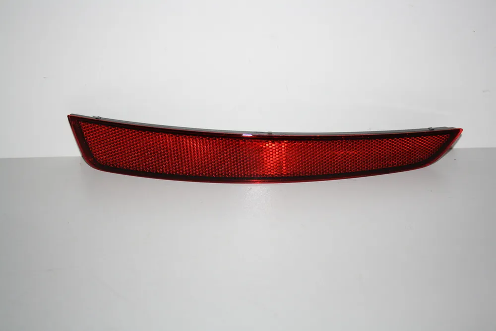 Levá zadní odrazka Fabia III hatchback facelift 6V6945105 Expresní Doručení