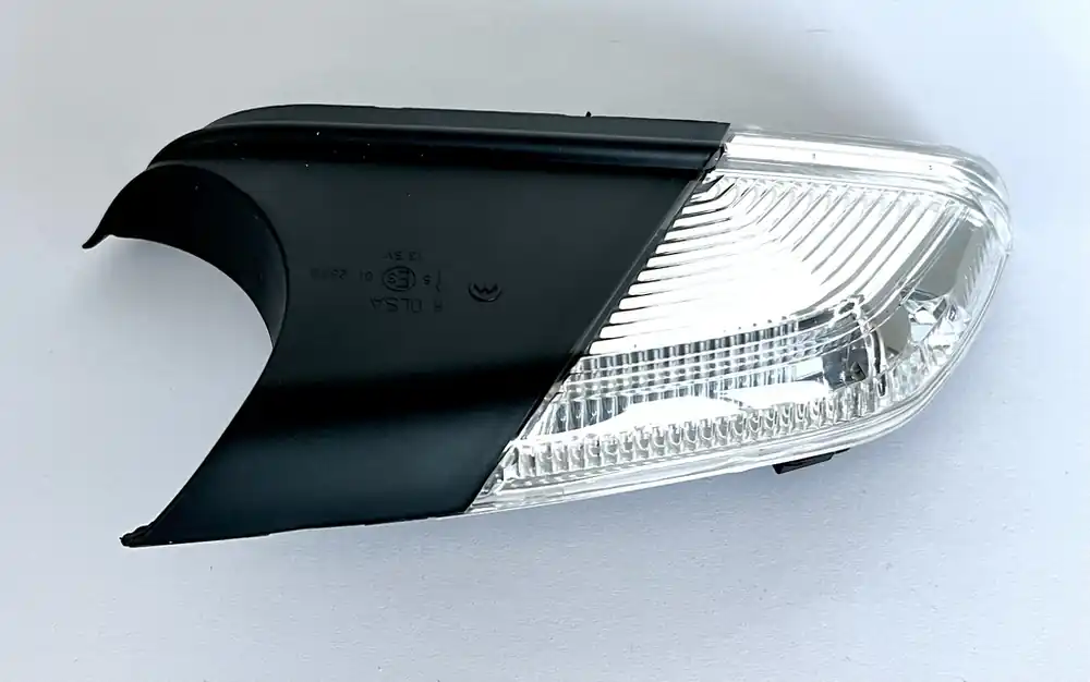 Blinkr pravého zrcátka bez osvětlení Octavia II 1Z0949102C - originální výrobce Must-Have