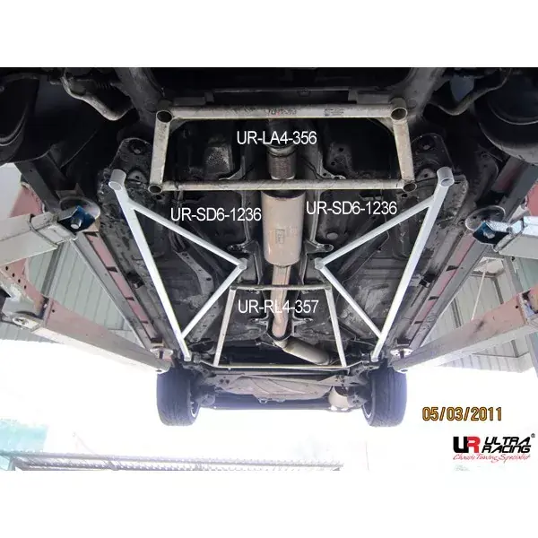 Dokud Zásoby Vydrží Rozpěrná tyč Ultra Racing Volvo 850 turbo - boční podlahové výztuhy