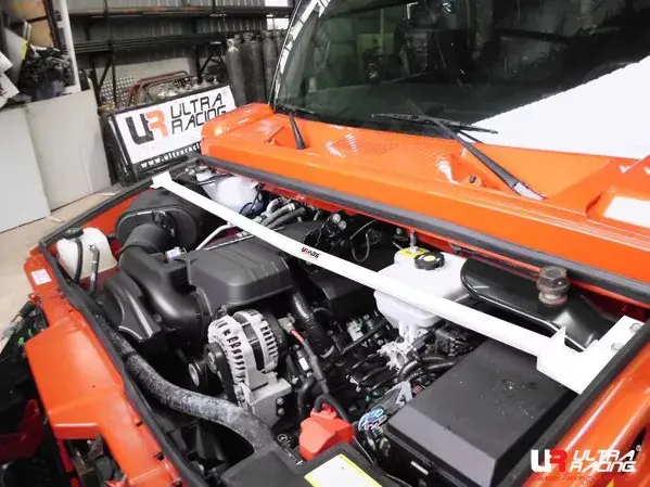 Rozpěrná tyč Ultra Racing Hummer H2 6.0 (03-09) - přední horní Jen Po Omezenou Doba