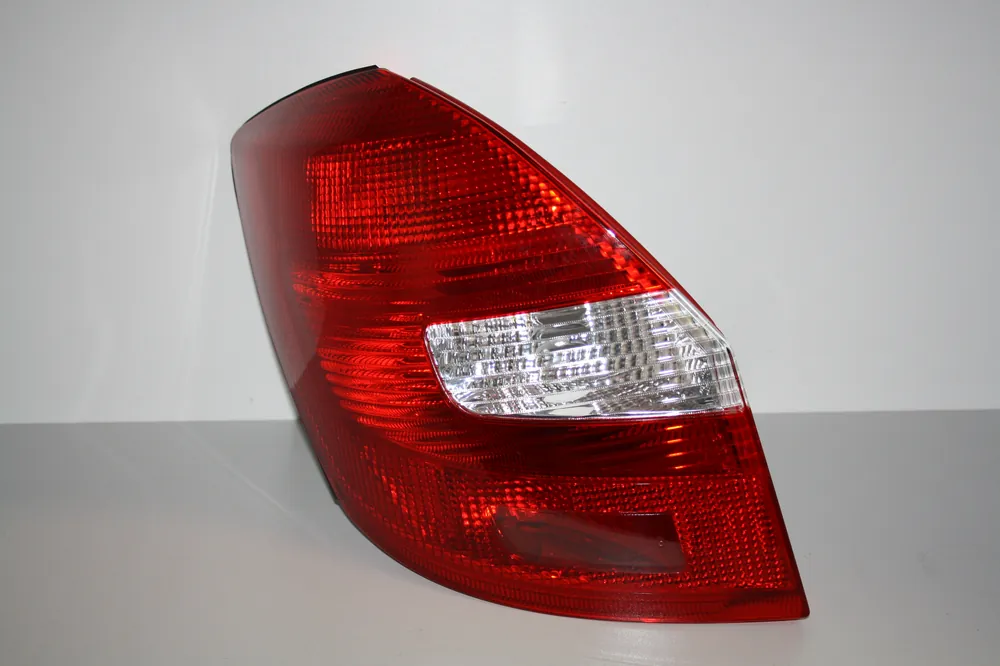 Levé zadní světlo Fabia II 5J6945111 - Hella Expresní Doručení