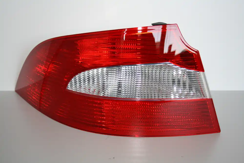 Jen Po Omezenou Doba Levé zadní vnější světlo Superb II liftback 3T5945111 - Magneti Marelli
