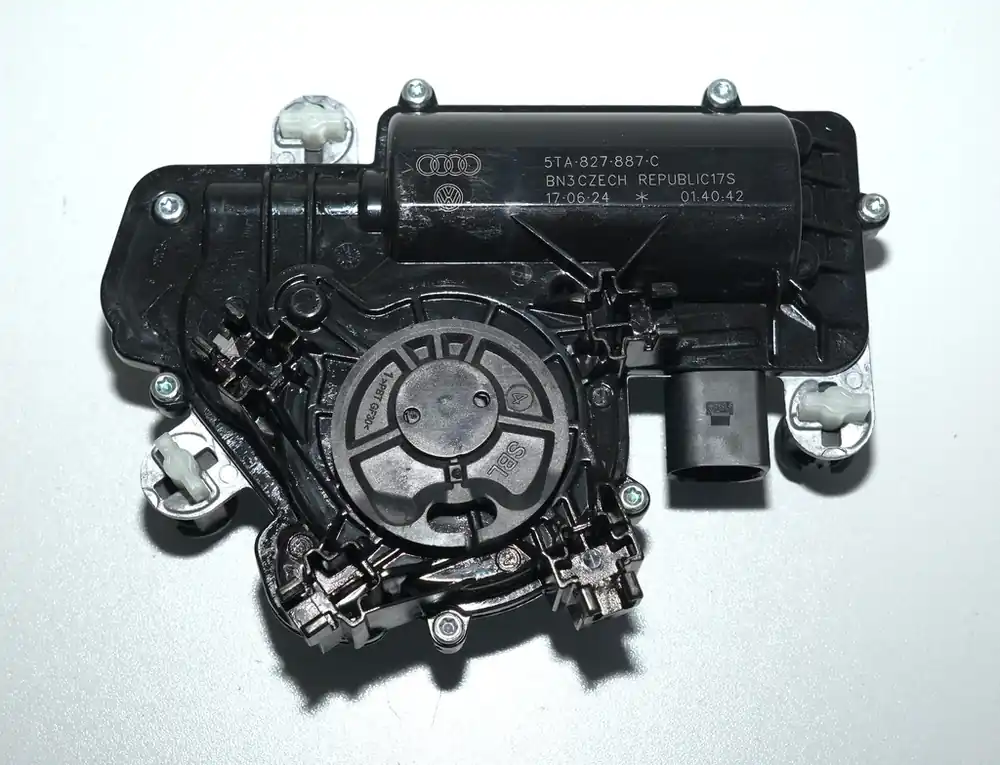 Servomotor dověru 5-tých dveří 5TA827887C - originál Oblíbený