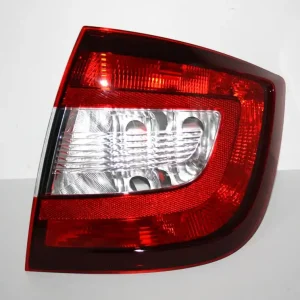 Hit Sezóny Pravé zadní světlo Rapid liftback tmavé - 5JH945112A - Autopal