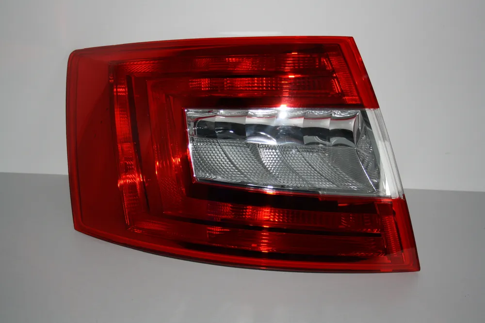 Kup Teď Levé zadní světlo Octavia III liftback 5E5945111 - Hella