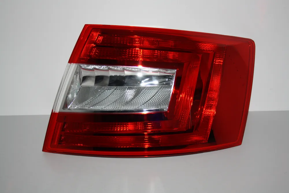 Pravé zadní světlo Octavia III liftback 5E5945112 - Hella Sezónní Sleva