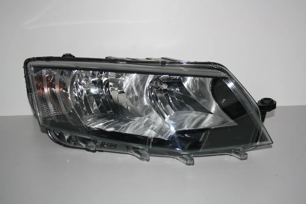 Pravý světlomet H7-H15 Škoda Octavia III 5E1941018 - Magneti Marelli Super Cena