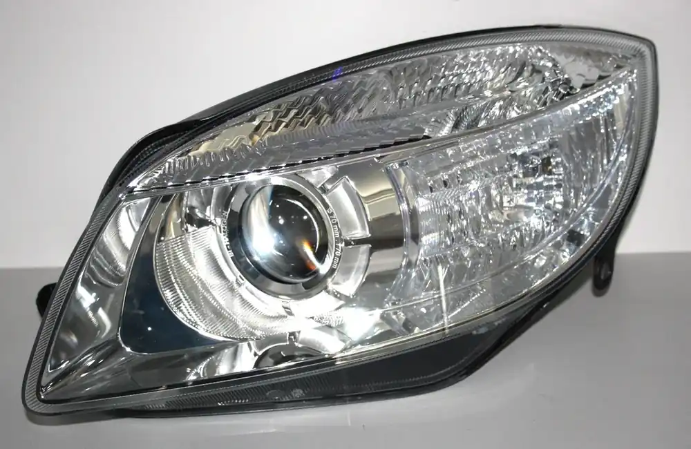 Nejprodávanější Světlomet PL H7 Fabia II / Roomster 5J1941017A - Hella