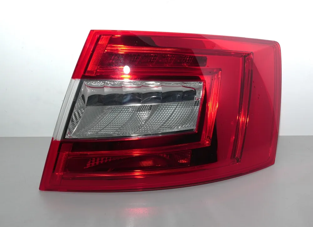 Cenově Výhodný Pravé zadní světlo s LED Octavia III liftback 5E5945112A - Hella