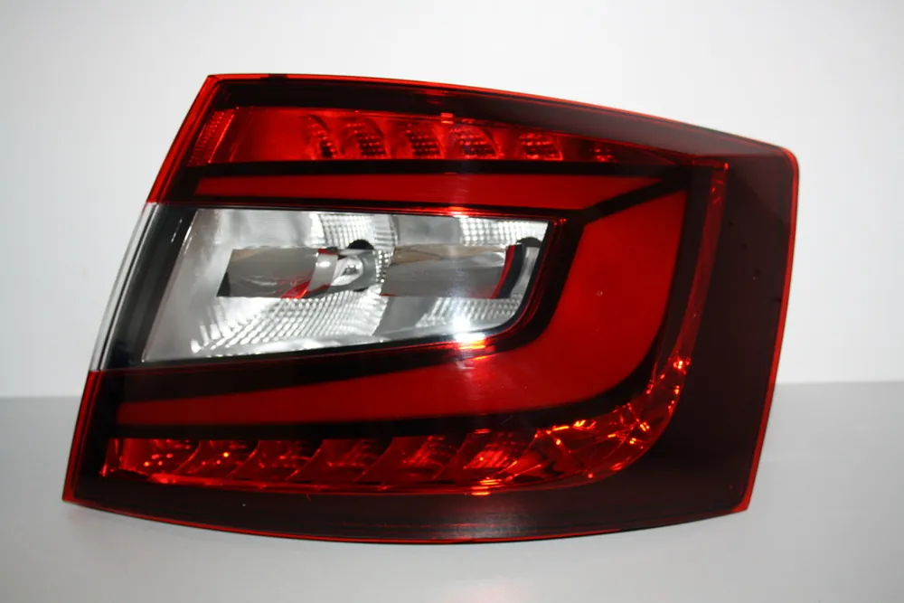 Top Prodej Pravé zadní LED světlo Octavia III liftback po faceliftu 5E5945712 - Hella