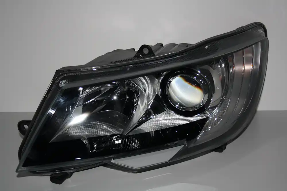 Světlomet H7 H15 levý - Škoda Superb II facelift - Hella Speciální Cena