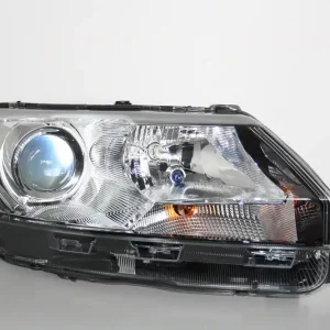 Finální Výprodej Pravý xenonový světlomet - Škoda Rapid 5JB941018A - valeo
