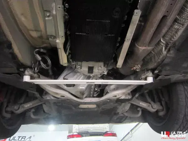 Akční Cena Rozpěrná tyč Ultra Racing BMW E63 / E64 6-Series 640i (03-10) - přední spodní