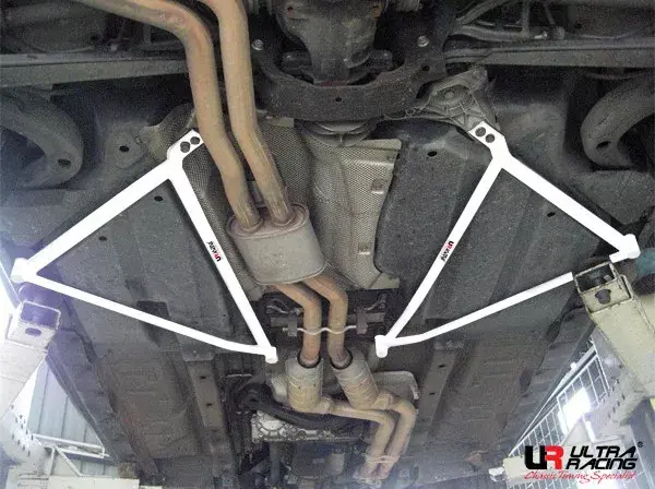 Tovární Cena Rozpěrná tyč Ultra Racing BMW X3 E83 2.5 (03-) - zadní spodní výztuhy