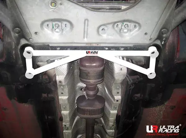 Rozpěrná tyč Ultra Racing Renault Clio Mk3 (05-12) - přední spodní H výztuha Nejlepší Volba