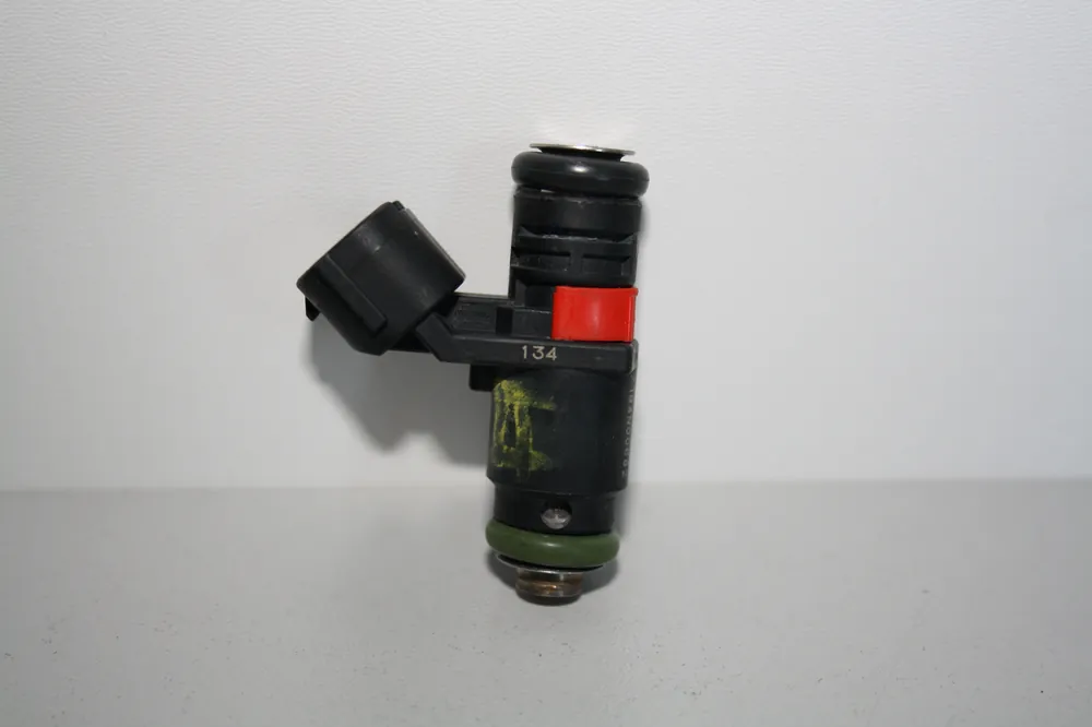 Originální Vstřikovací ventil 03E906031A pro 1.2 12v HTP - použitý