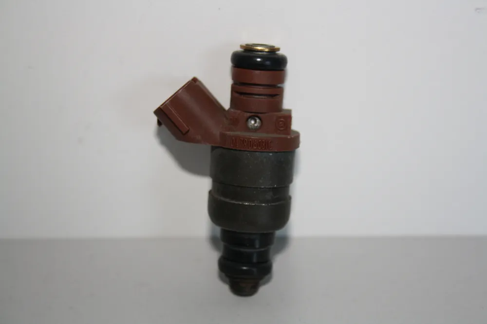 Výprodej Vstřikovací ventil 047906031C pro 1.4 MPI - použitý