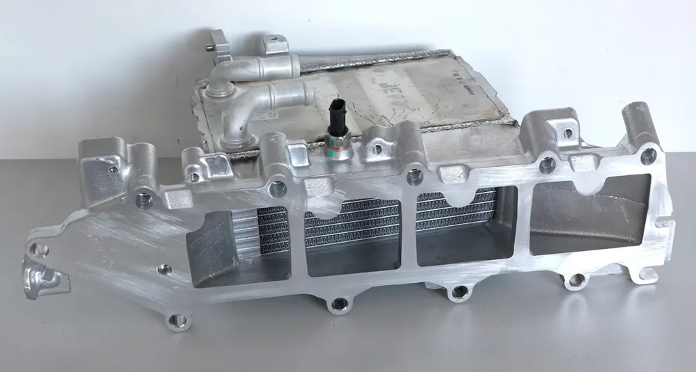 Zlevněný Potrubí sací s chlazením vzduchu 04L129766BA - originál